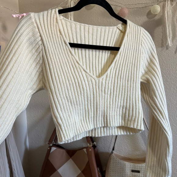 ୨୧ ･ﾟ✧ SHEIN Rib Knit V-Neck Crop Sweater - Picture 2 of 5